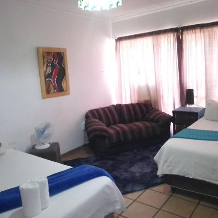 Aandrus Guesthouse Блумфонтейн Экстерьер фото