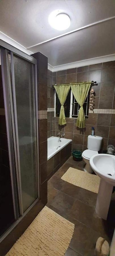 Aandrus Guesthouse Блумфонтейн Экстерьер фото