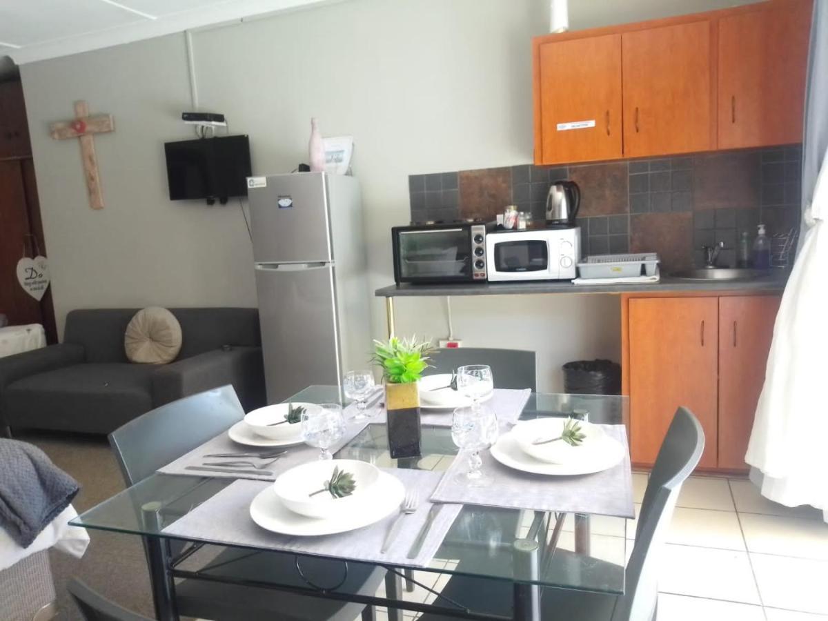 Aandrus Guesthouse Блумфонтейн Экстерьер фото